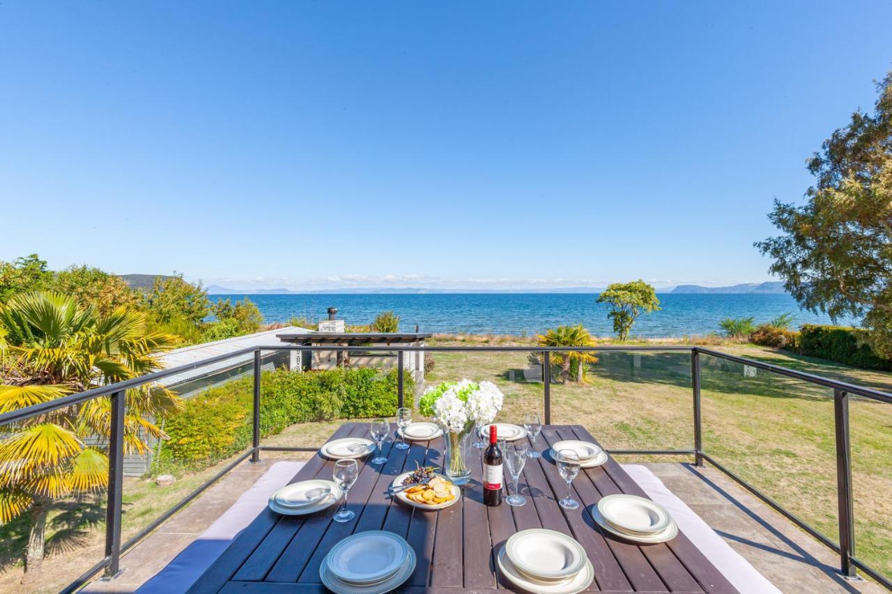Lakefront Villa - Waitahanui Holiday Home المظهر الخارجي الصورة