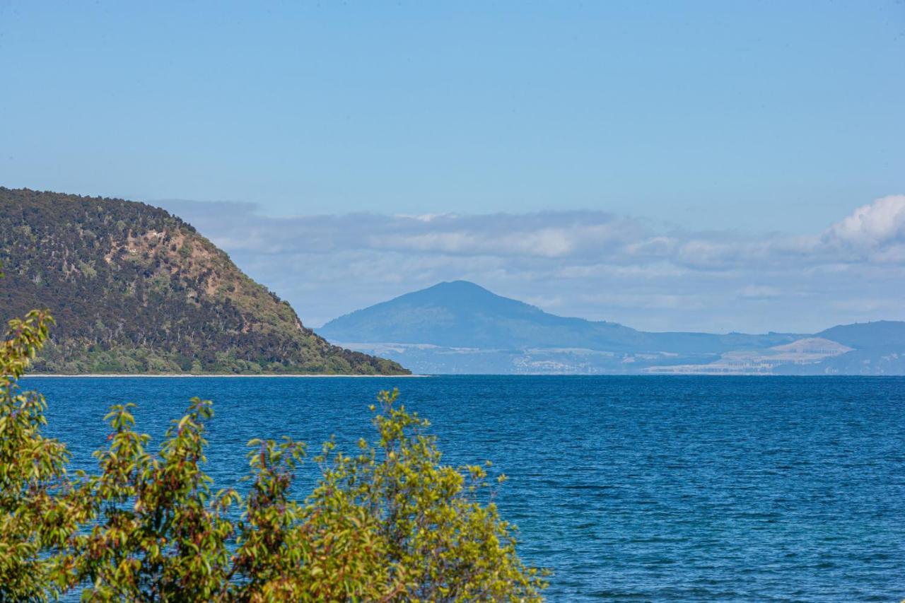 Lakefront Villa - Waitahanui Holiday Home المظهر الخارجي الصورة