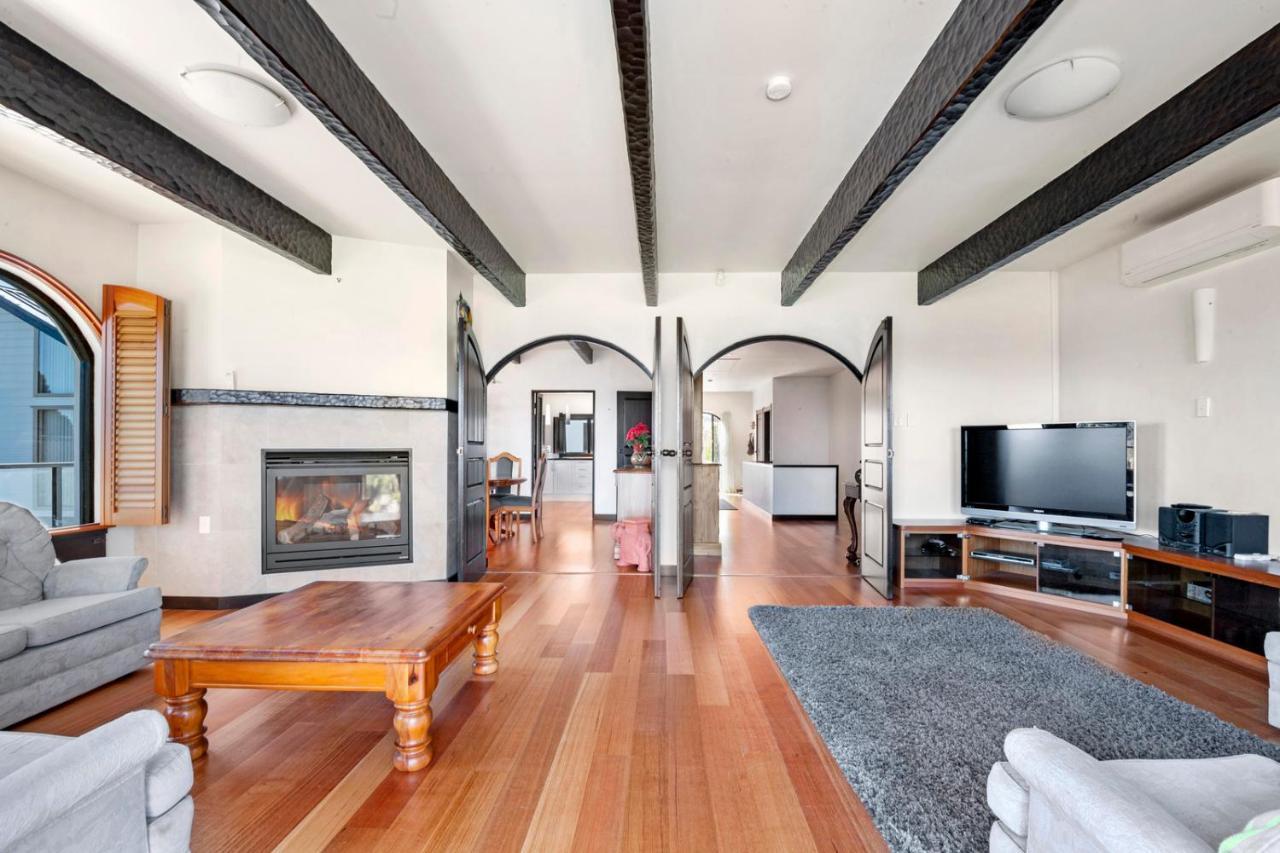 Lakefront Villa - Waitahanui Holiday Home المظهر الخارجي الصورة