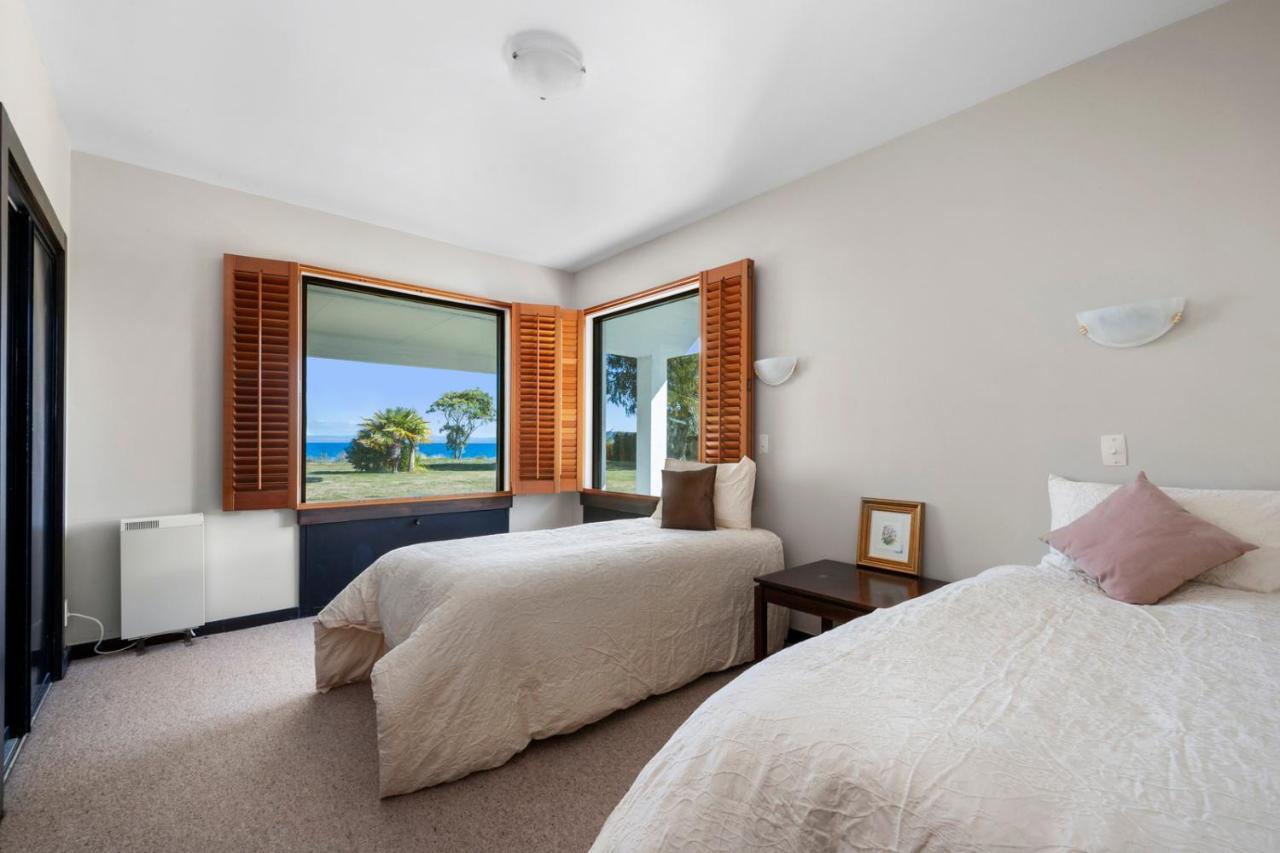 Lakefront Villa - Waitahanui Holiday Home المظهر الخارجي الصورة