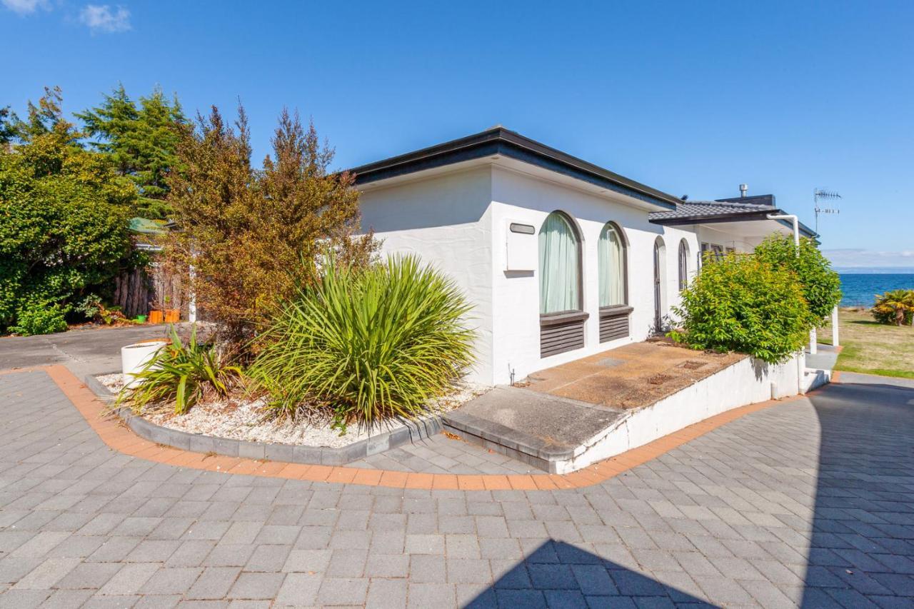 Lakefront Villa - Waitahanui Holiday Home المظهر الخارجي الصورة