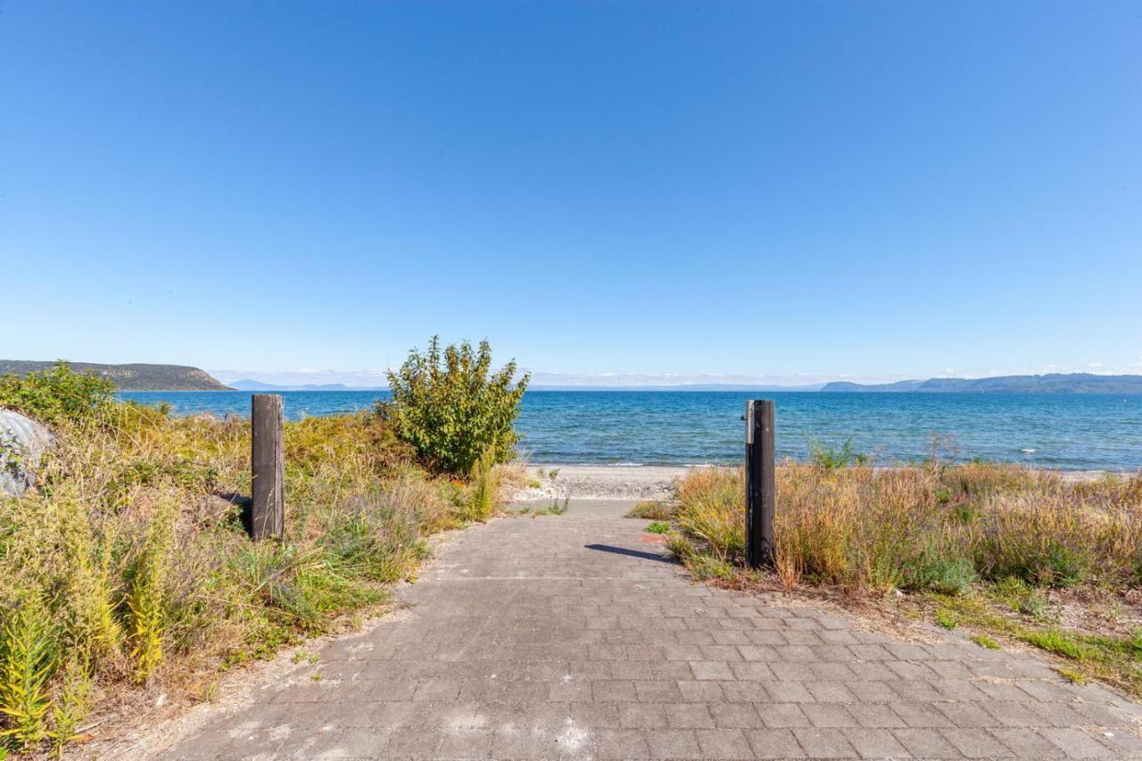 Lakefront Villa - Waitahanui Holiday Home المظهر الخارجي الصورة