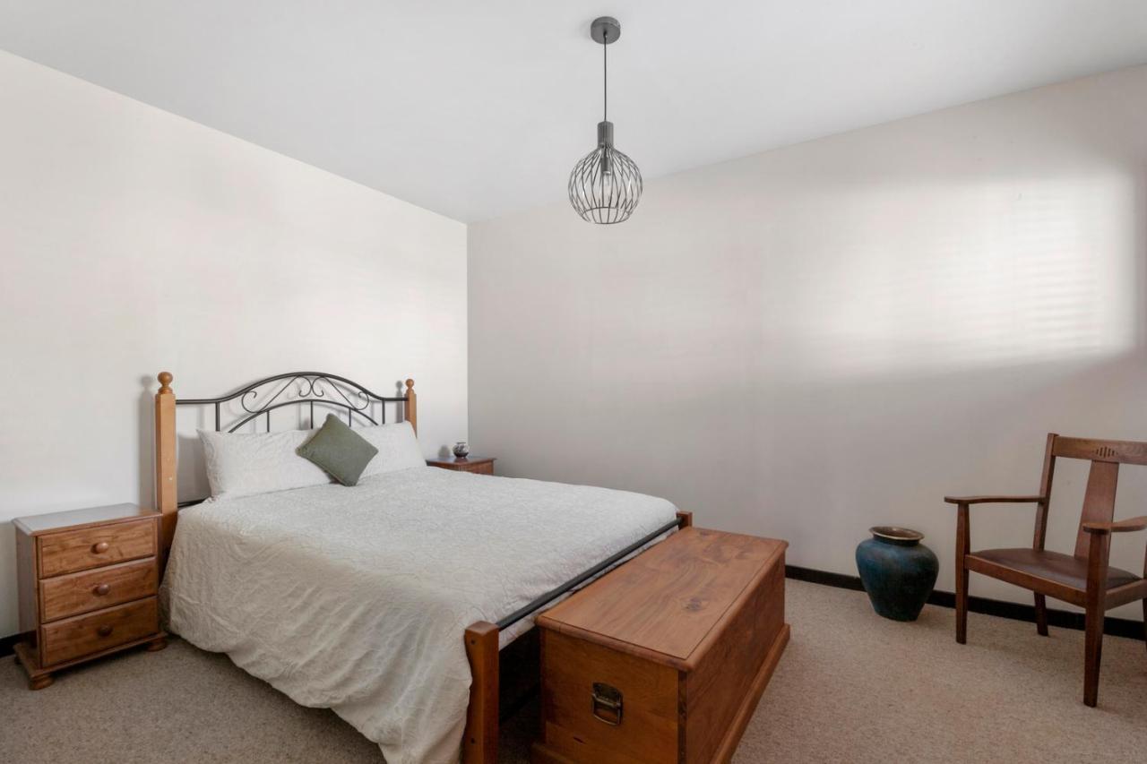 Lakefront Villa - Waitahanui Holiday Home المظهر الخارجي الصورة