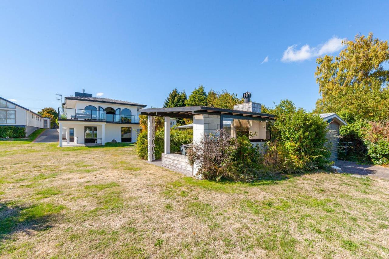 Lakefront Villa - Waitahanui Holiday Home المظهر الخارجي الصورة